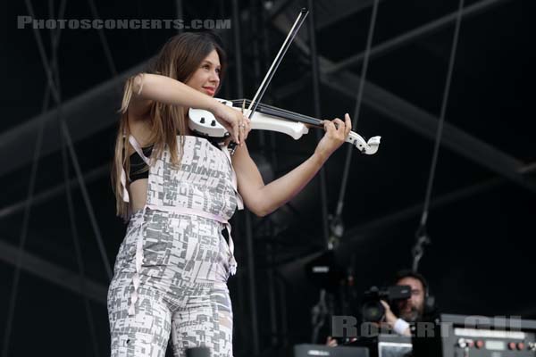 CLEAN BANDIT - 2019-07-21 - PARIS - Hippodrome de Longchamp - Main Stage 2 - 